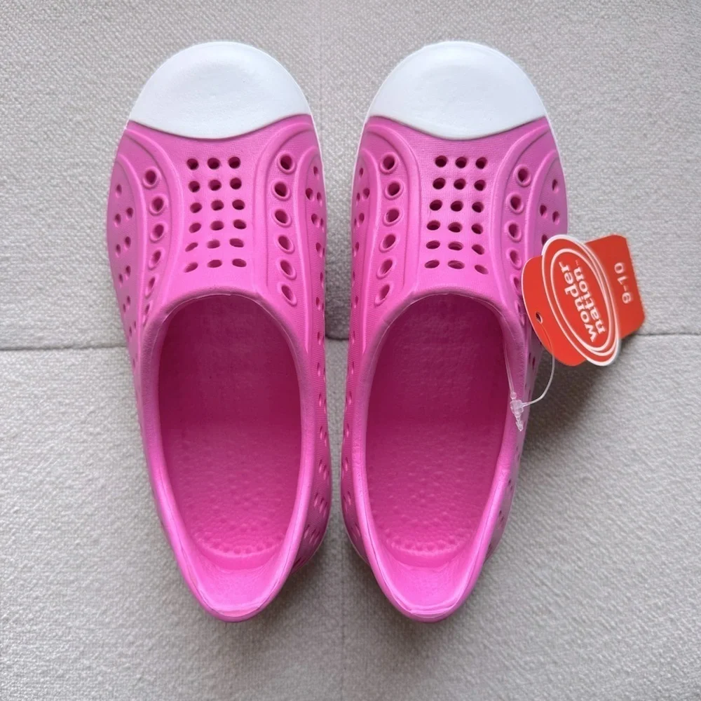 Wonder Nation youth size 9-10 lightweight water shoes